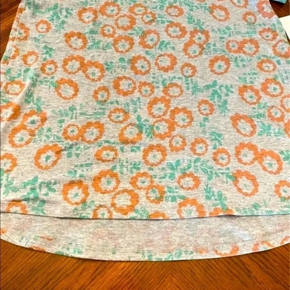 Lularoe Gray Floral Classic Tee Large NWT - Picture 5 of 8